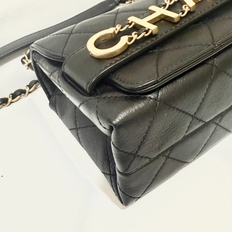 CHANEL - 黑金牛皮字母側背包-6