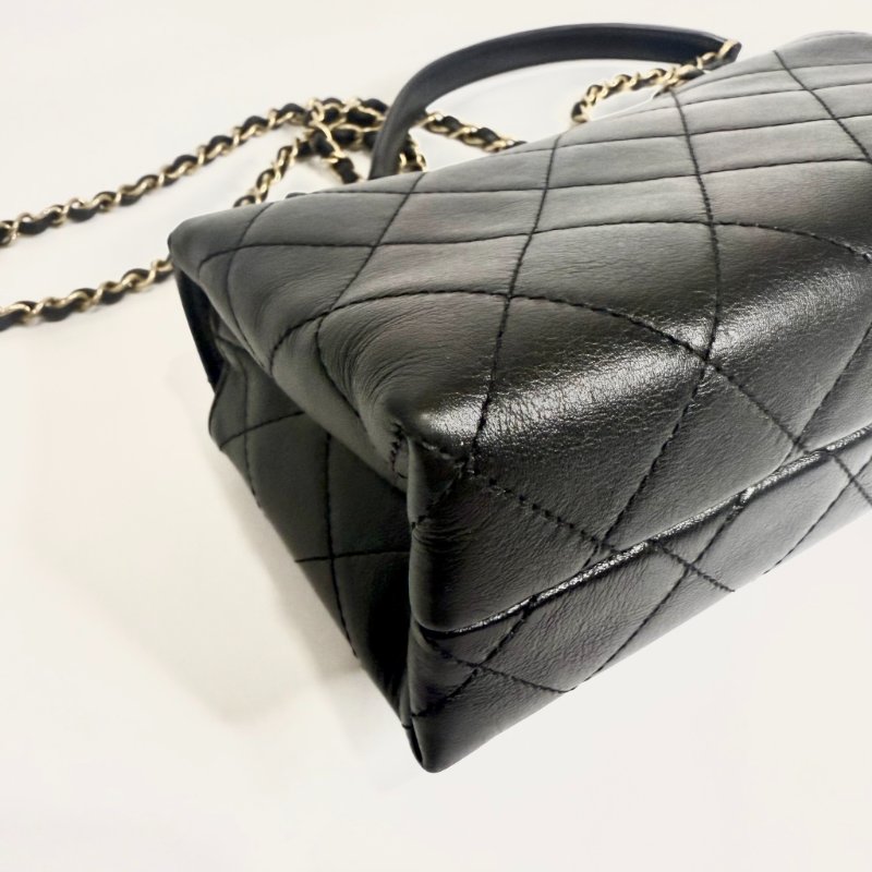 CHANEL - 黑金牛皮字母側背包-8