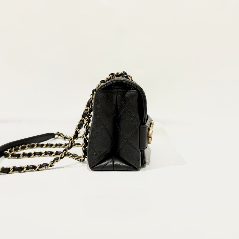 CHANEL - 黑金牛皮字母側背包-12