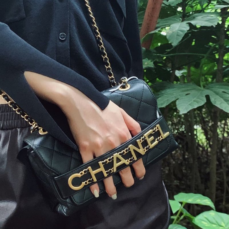 CHANEL - 黑金牛皮字母側背包-5