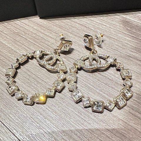 Chanel 不規則造型超閃大圓耳環