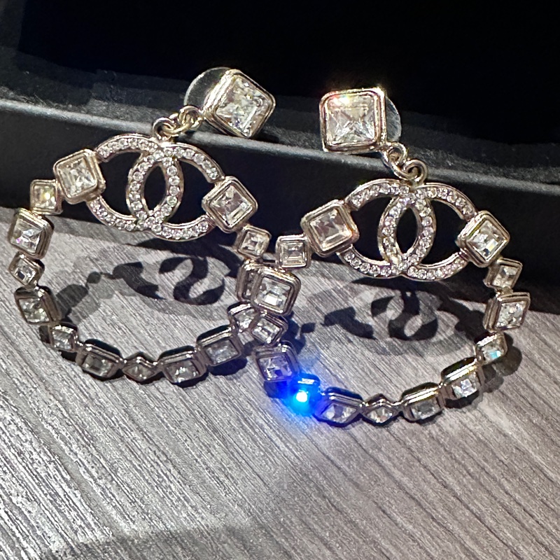 Chanel 不規則造型超閃大圓耳環-1