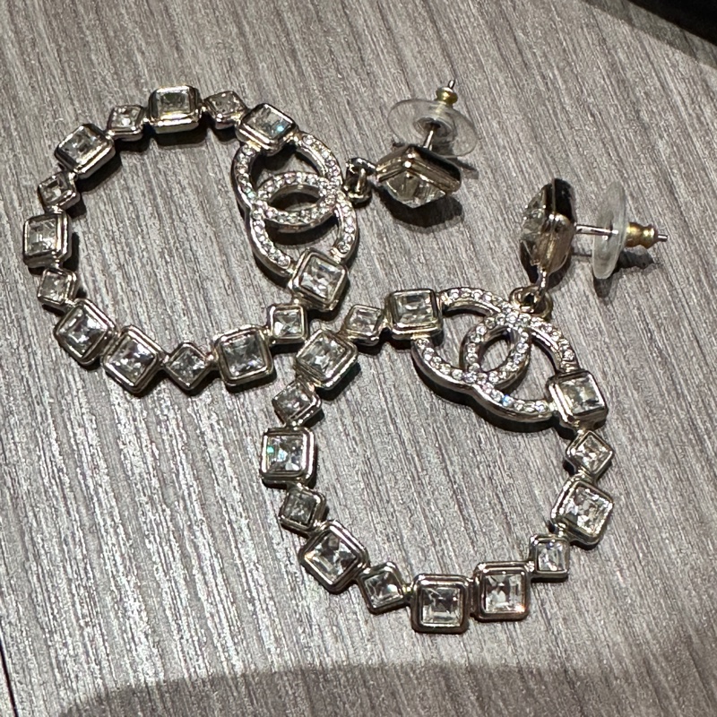 Chanel 不規則造型超閃大圓耳環-2