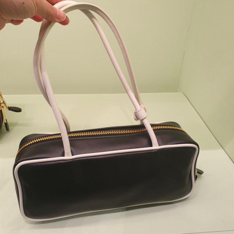 🛫早秋當季新品🛬Miu Miu 5BB173 小牛皮 Beau 保齡球包  黑白色-3