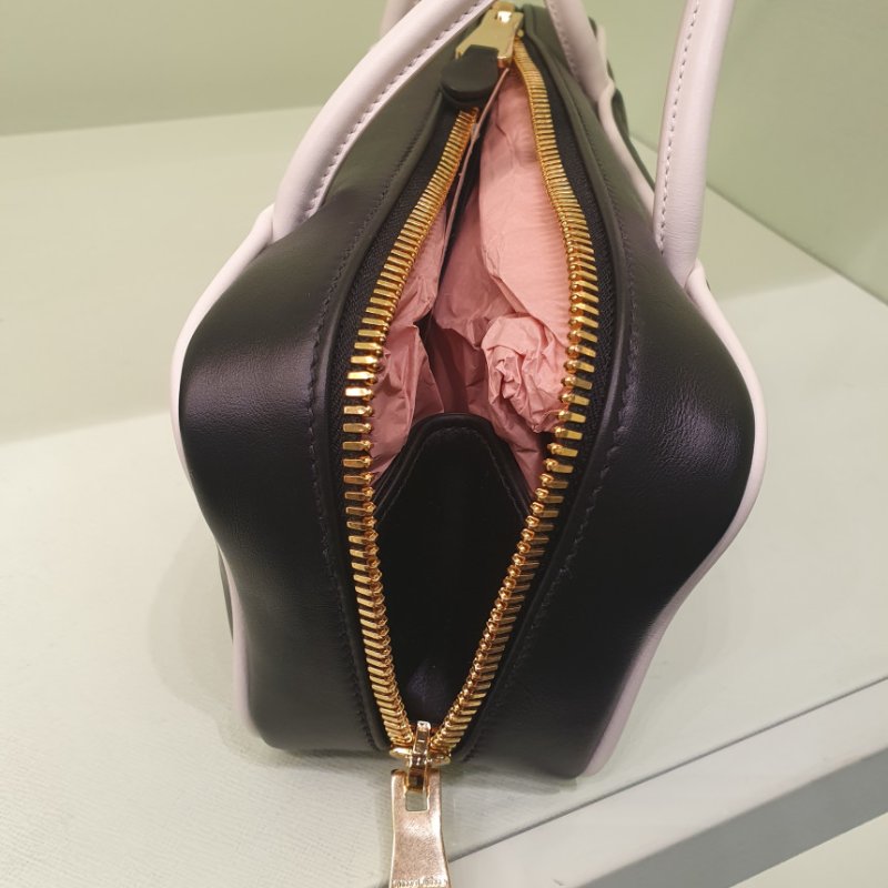 🛫早秋當季新品🛬Miu Miu 5BB173 小牛皮 Beau 保齡球包  黑白色-5