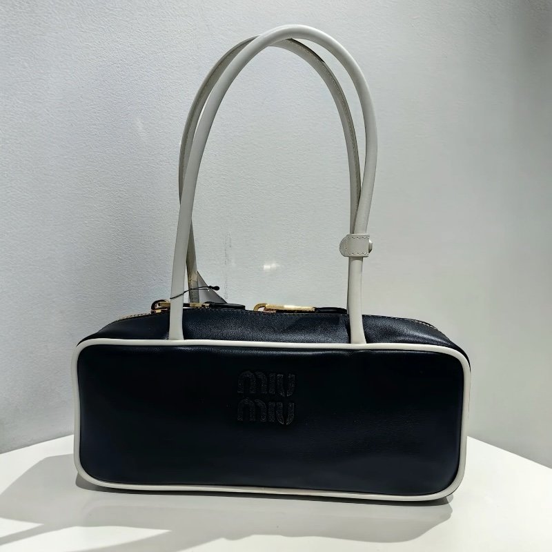 🛫早秋當季新品🛬Miu Miu 5BB173 小牛皮 Beau 保齡球包  黑白色-8