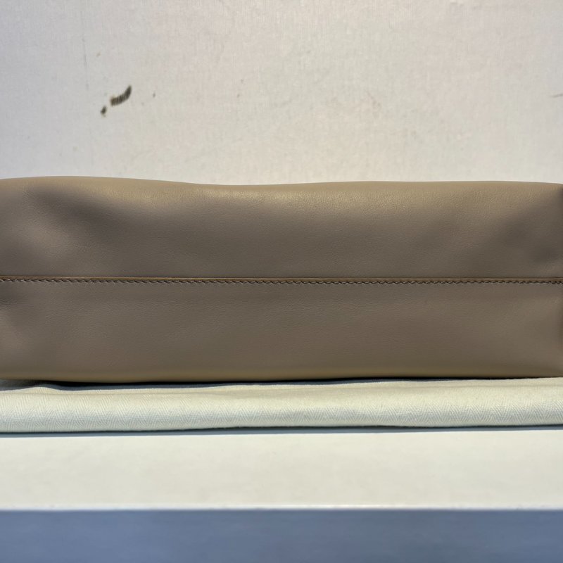 【LOEWE 羅威】Flamenco Clutch 中款 納帕小牛皮 手拿包 肩背包 斜背包 沙色-9