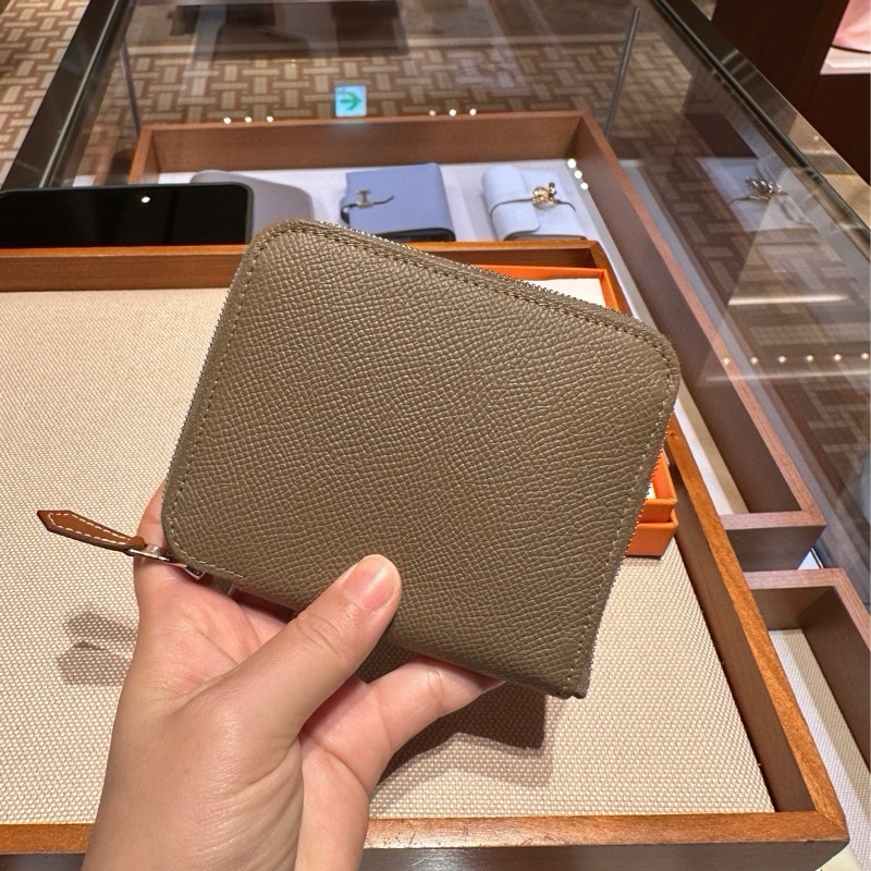 (降價）愛馬仕 絲巾短夾 大象灰epsom 自由之城-4