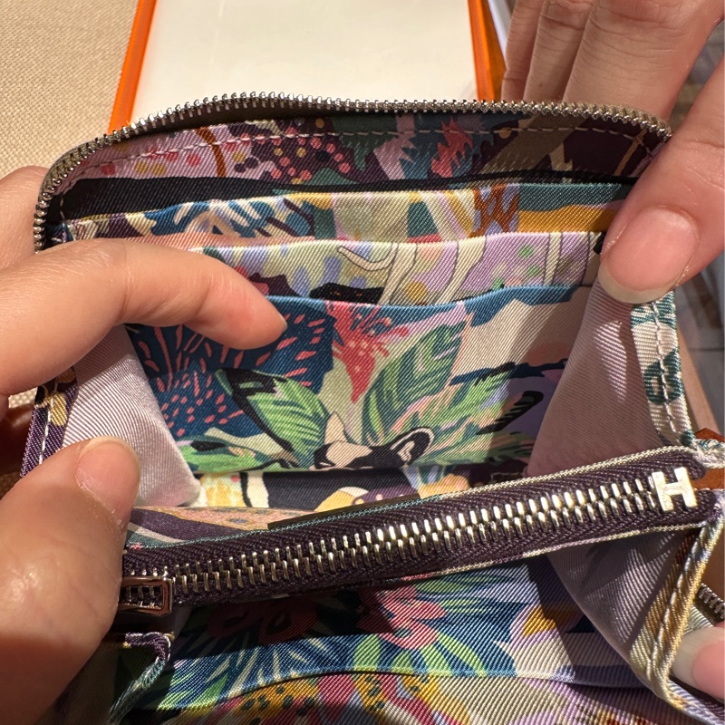 (降價）愛馬仕 絲巾短夾 大象灰epsom 自由之城-7