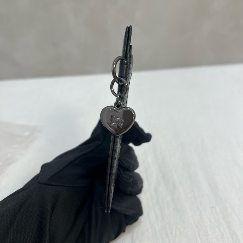 Burberry 荔枝紋皮革 金屬心形卡夾-8