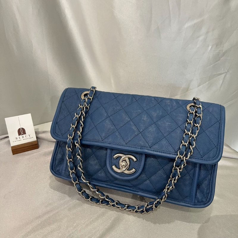 CHANEL 15開 藍荔枝皮銀扣機場包-0