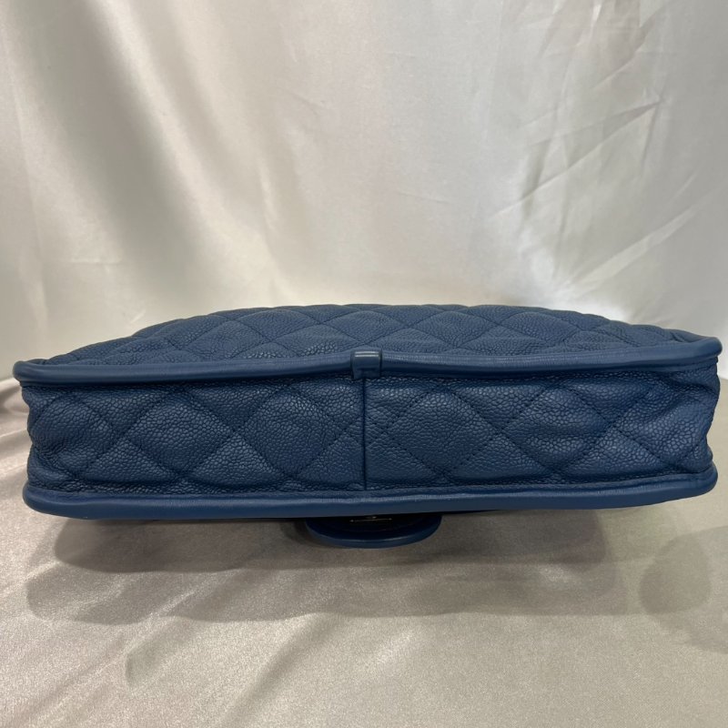 CHANEL 15開 藍荔枝皮銀扣機場包-2