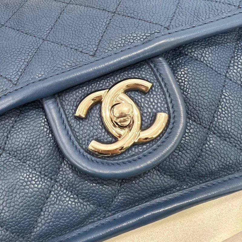 CHANEL 15開 藍荔枝皮銀扣機場包-3