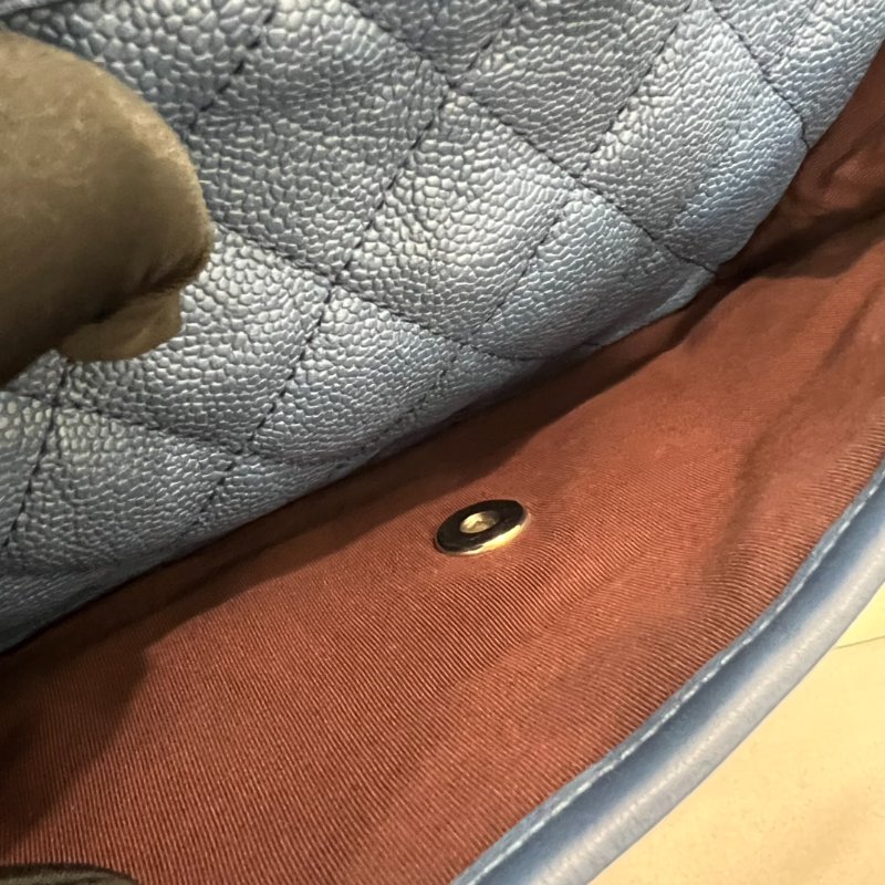 CHANEL 15開 藍荔枝皮銀扣機場包-6