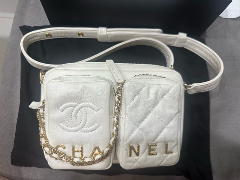 香奈兒Chanel 22C白色金扣雙口袋相機包又叫炸藥包-2