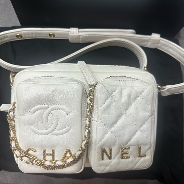 香奈兒Chanel 22C白色金扣雙口袋相機包又叫炸藥包-5