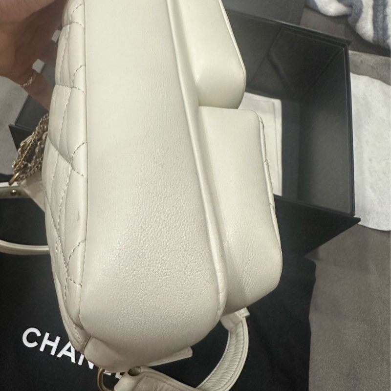 香奈兒Chanel 22C白色金扣雙口袋相機包又叫炸藥包-8
