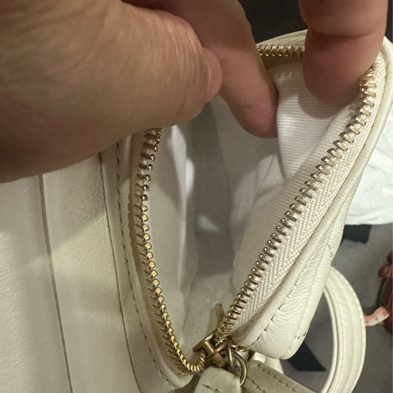 香奈兒Chanel 22C白色金扣雙口袋相機包又叫炸藥包-9
