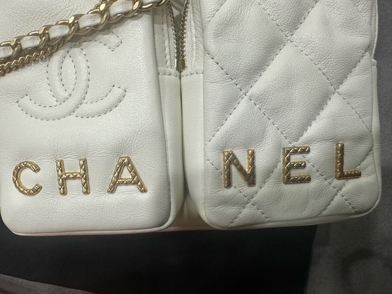 香奈兒Chanel 22C白色金扣雙口袋相機包又叫炸藥包-13