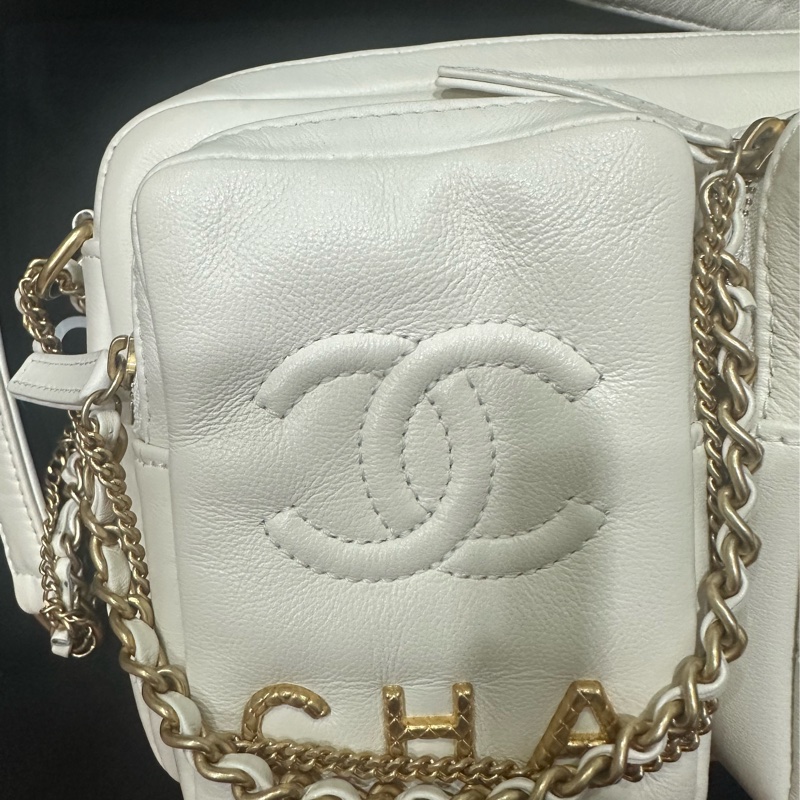 香奈兒Chanel 22C白色金扣雙口袋相機包又叫炸藥包-14