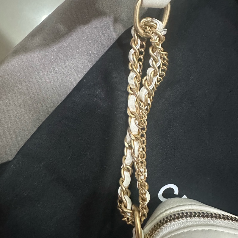 香奈兒Chanel 22C白色金扣雙口袋相機包又叫炸藥包-15