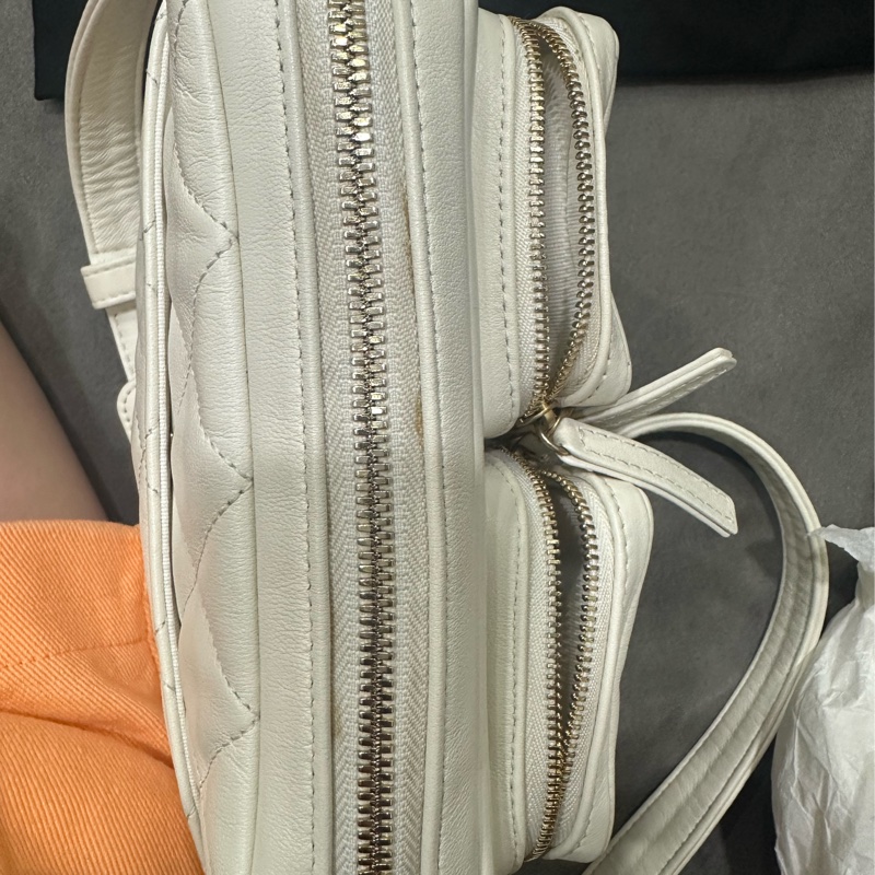 香奈兒Chanel 22C白色金扣雙口袋相機包又叫炸藥包-21