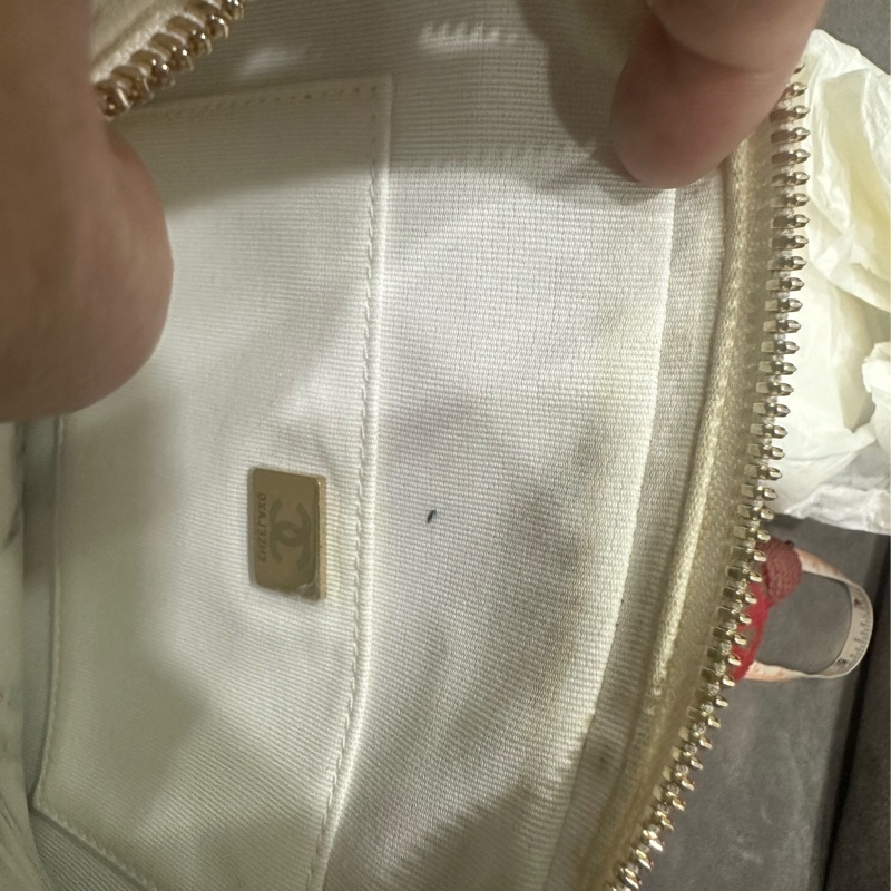 香奈兒Chanel 22C白色金扣雙口袋相機包又叫炸藥包-23