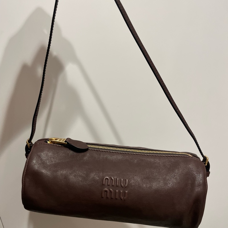 Miu miu 深咖啡 棕色鉛筆袋包 腋下包 化妝包 筆筒包-3