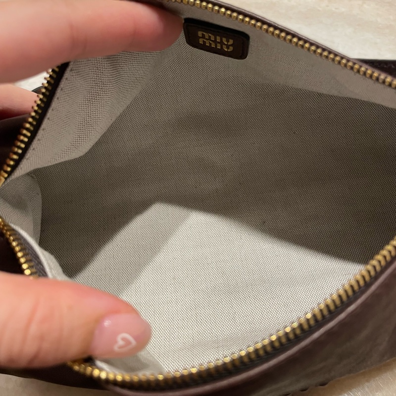 Miu miu 深咖啡 棕色鉛筆袋包 腋下包 化妝包 筆筒包-9