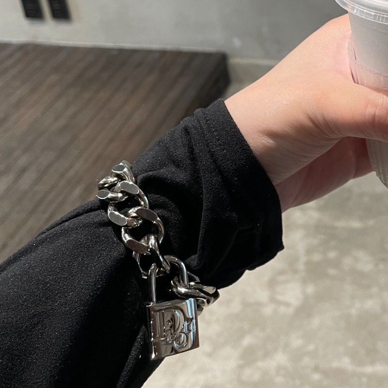 DIOR 龐克風掛鎖手鍊-1