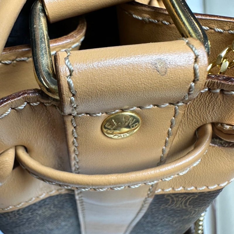 CELINE 復古凱旋門焦糖棕金扣水桶包-5