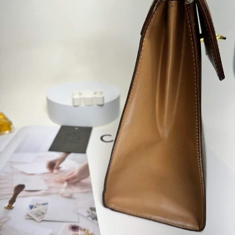 CELINE 復古凱旋門印 焦糖棕金扣 手提包-4