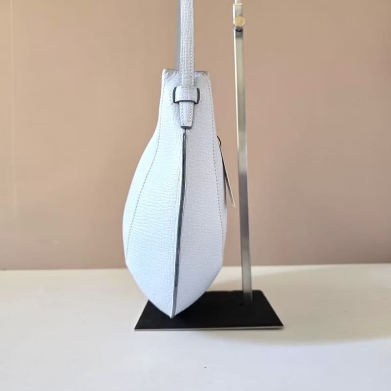 【LA LUNE】稀有中古包 Loewe淺藍半月復古包 皮革腋下包 側背包 單肩包 古董-6