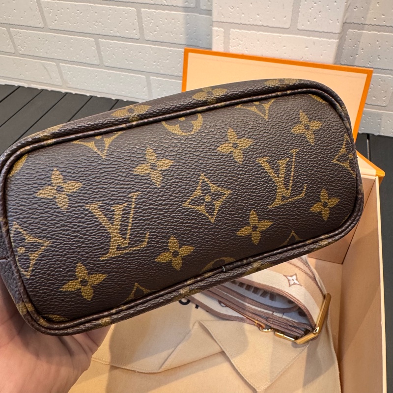LV Neverfull BB-4