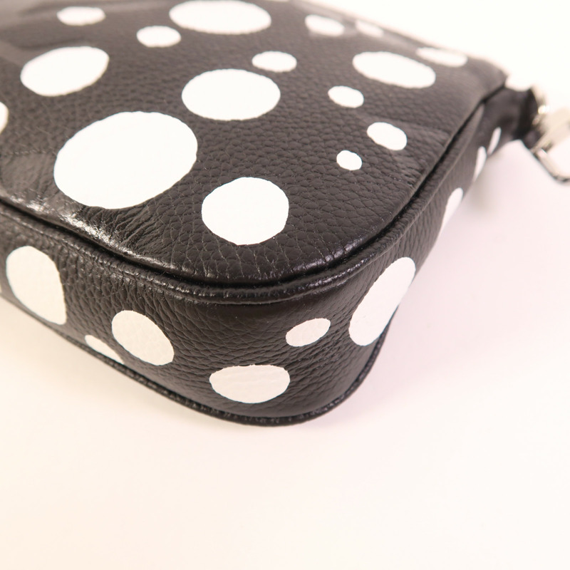 LOUIS VUITTON Monogram Empreinte LV X YK Multi Pochette Accessoires銀扣鏈帶手挽肩背兩用袋-19