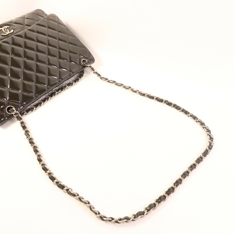 CHANEL 漆皮皮革Maxi Classic銀扣鏈帶肩背袋-5