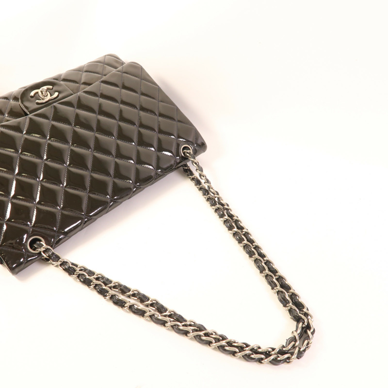 CHANEL 漆皮皮革Maxi Classic銀扣鏈帶肩背袋-6