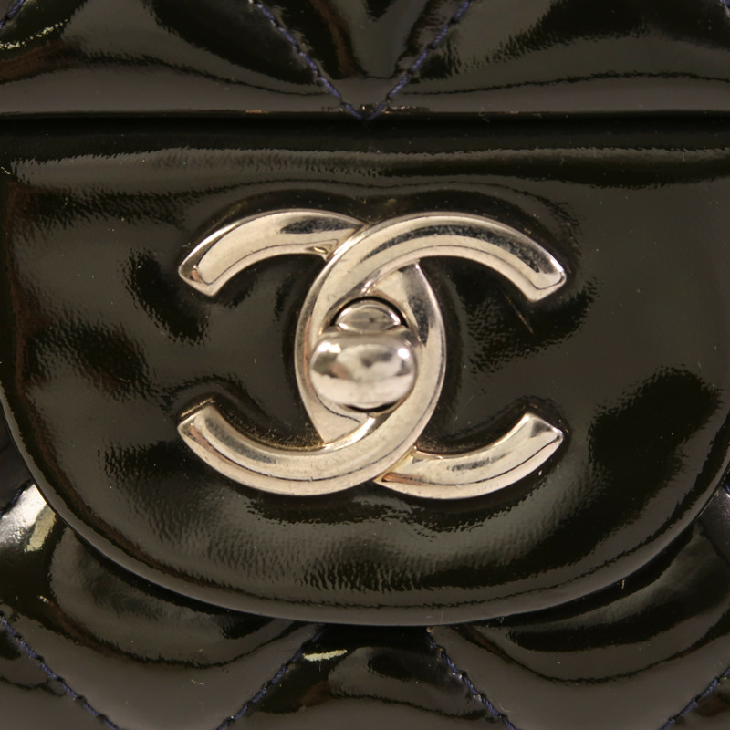 CHANEL 漆皮皮革Maxi Classic銀扣鏈帶肩背袋-9