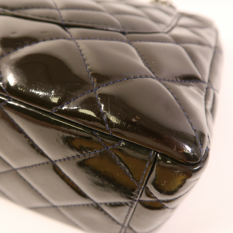 CHANEL 漆皮皮革Maxi Classic銀扣鏈帶肩背袋-17