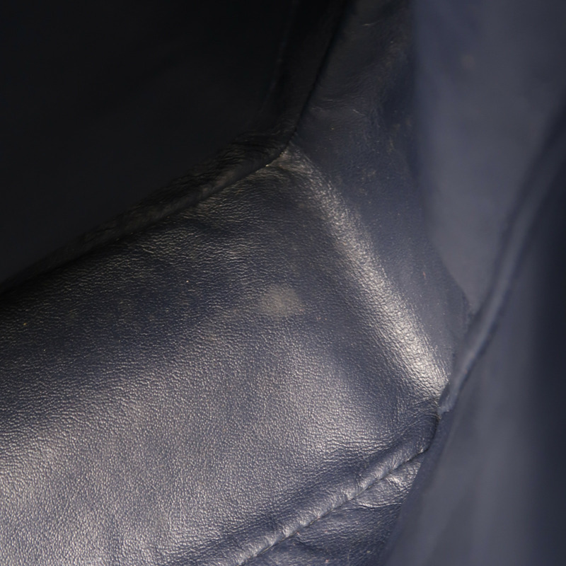 CHANEL 漆皮皮革Maxi Classic銀扣鏈帶肩背袋-21