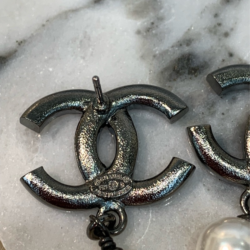 Chanel 香奈兒 銀色珍珠垂吊水鑽耳環 XB255-18