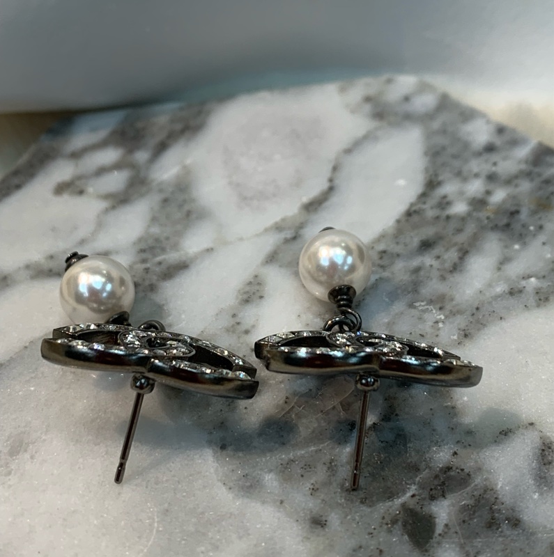 Chanel 香奈兒 銀色珍珠垂吊水鑽耳環 XB255-24