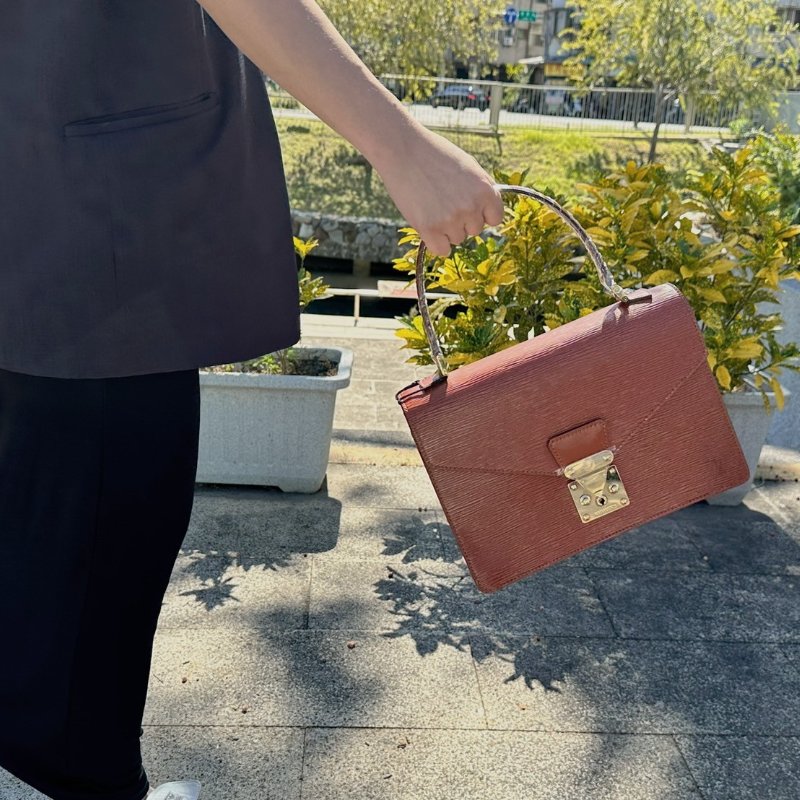 LV EPI 水波紋 手提包棕色 郵差包-0