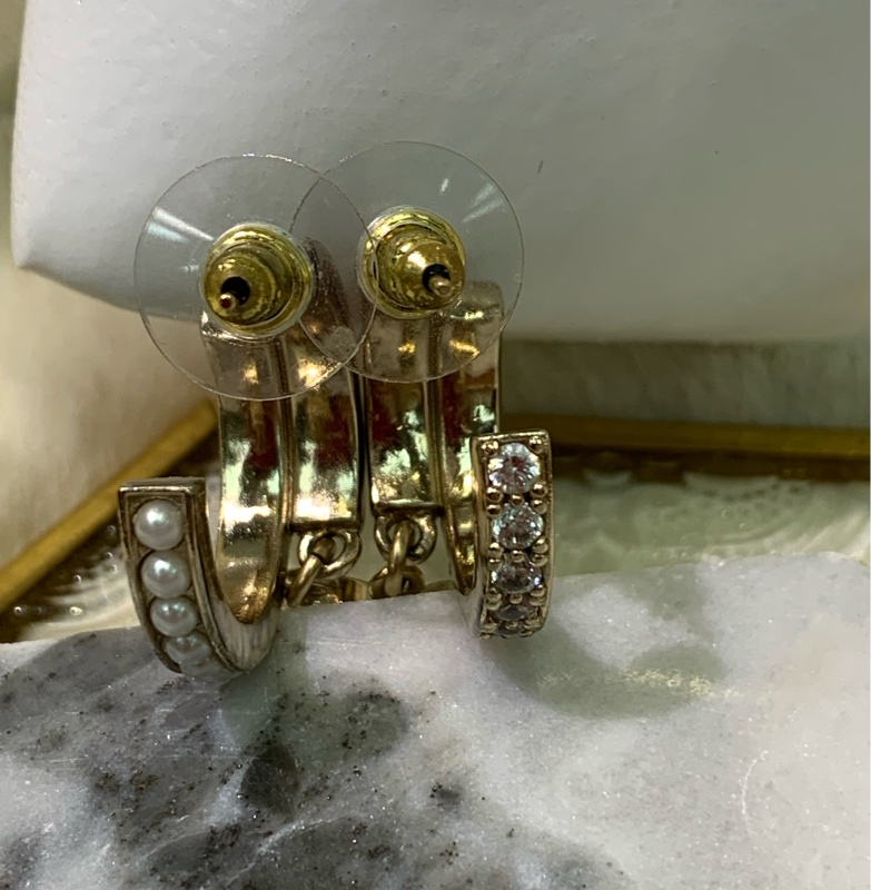 Chanel 淡金色水鑽珍珠半圈垂吊CC耳環 XA572-16