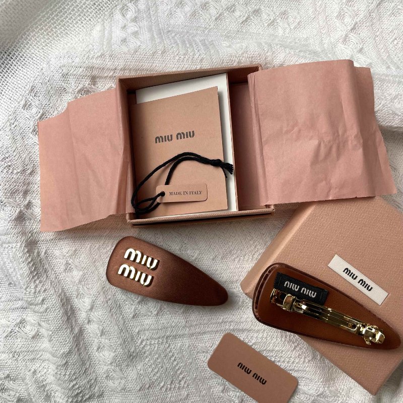 現貨 miu miu深咖色緞面髮夾（單個）-2