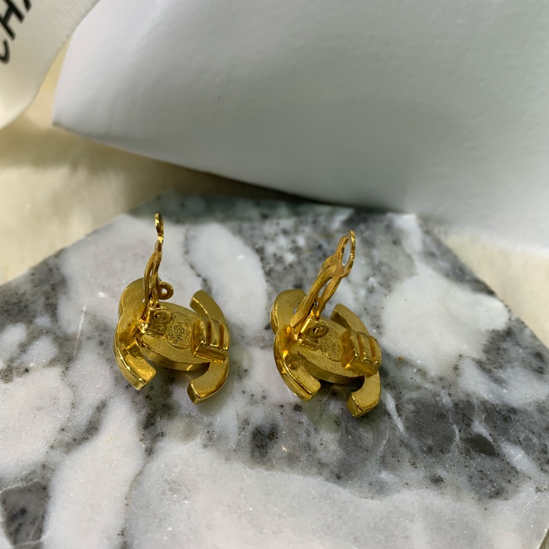 Chanel 香奈兒 Turn off 濃金中古金色雙C耳夾 x583-7