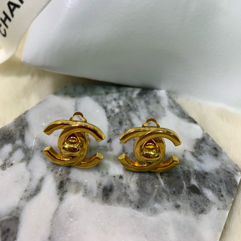 Chanel 香奈兒 Turn off 濃金中古金色雙C耳夾 x583-10