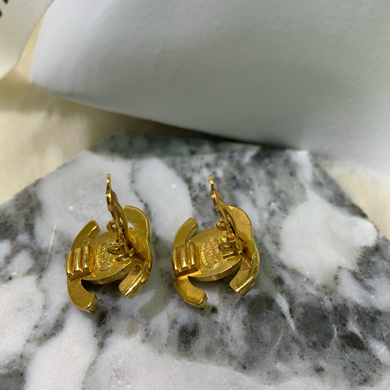 Chanel 香奈兒 Turn off 濃金中古金色雙C耳夾 x583-12