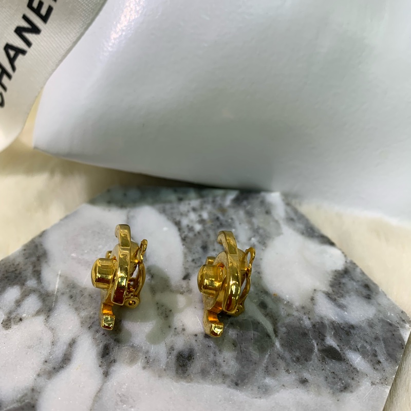 Chanel 香奈兒 Turn off 濃金中古金色雙C耳夾 x583-16
