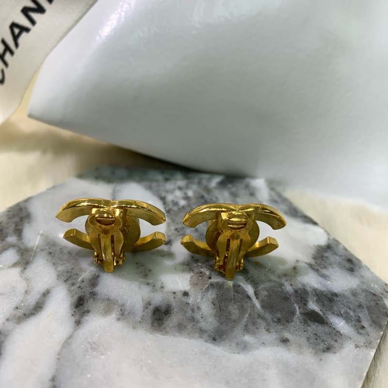 Chanel 香奈兒 Turn off 濃金中古金色雙C耳夾 x583-17